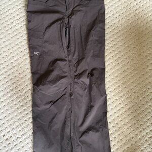 ARC'TERYX brown pant, size 8 Taille, inseam 32